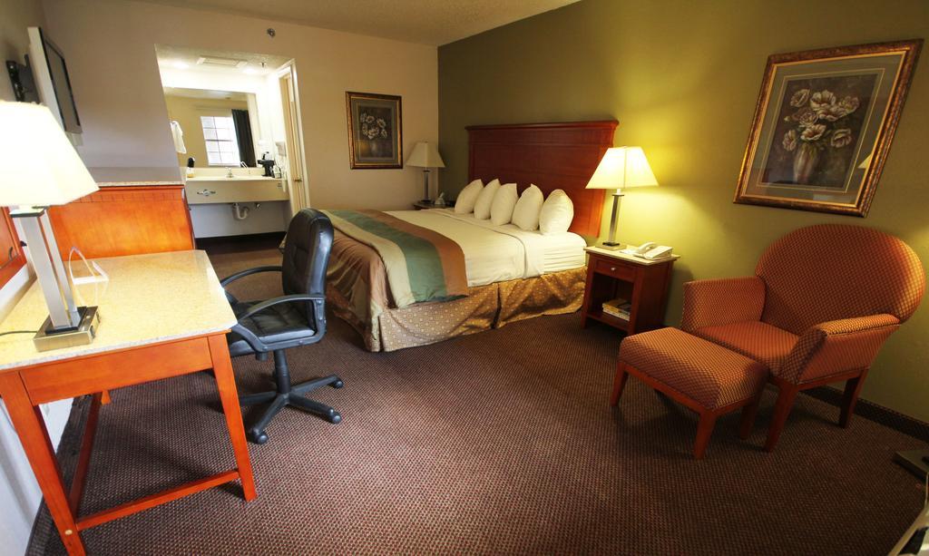 Rodeway Inn & Suites Nashville Exterior photo